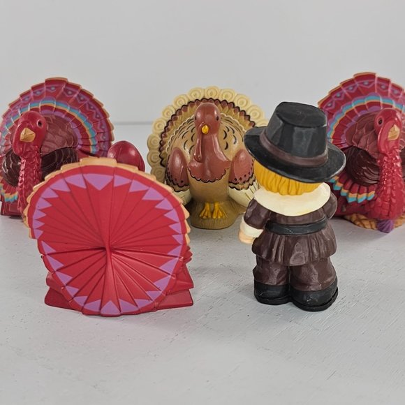 Vintage Hallmark Plastic Turkey Pilgrim Figurines Thanksgiving Decor Miniatures - Picture 3 of 9